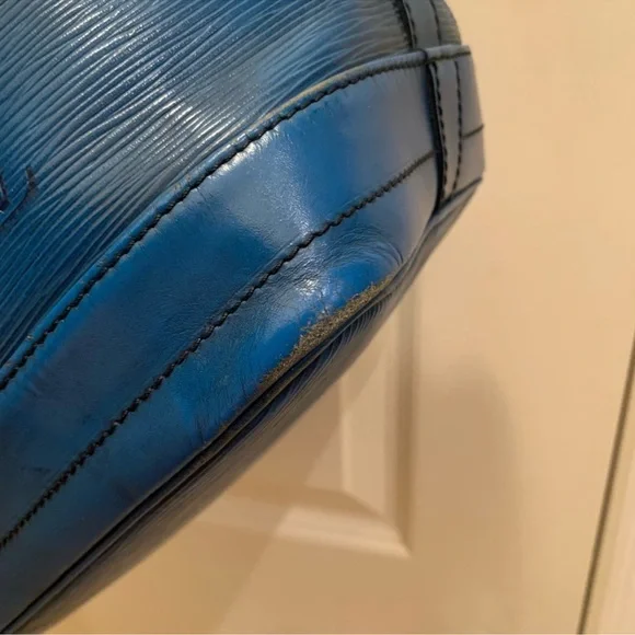 Louis Vuitton Epi GM Noe Toledo Blue Large size authentic